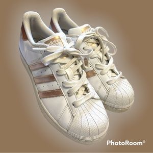 Mens 6.5 Addidas Gold and white (damaged)